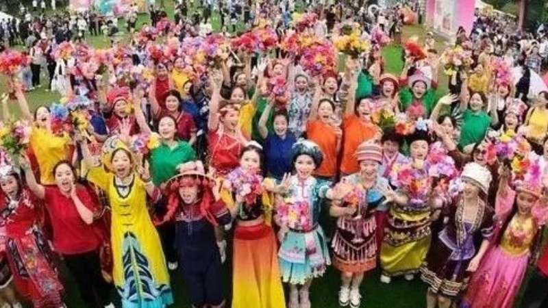 人民日报海外版关注 | 心手相牵共繁荣