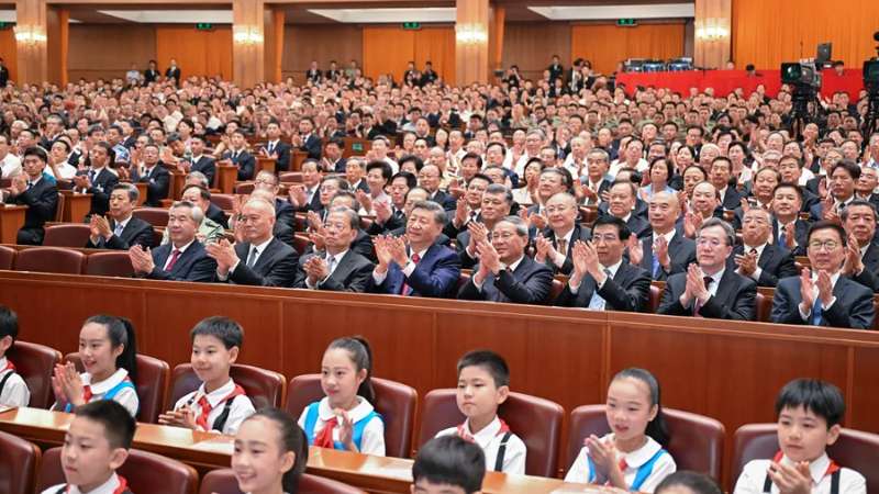 纪念中国人民抗日战争暨世界反法西斯战争胜利80周年文艺晚会《正义必胜》在京隆重举行习近平等出席观看