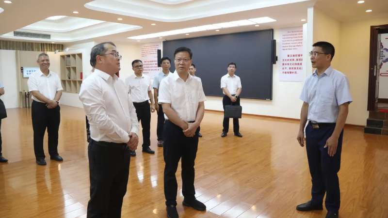 谭丕创到自治区民宗委、广西社会主义学院走访调研