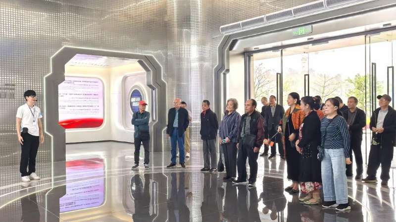 重阳学新知  银发心向党 ——广西社会主义学院组织开展2025年重阳节活动