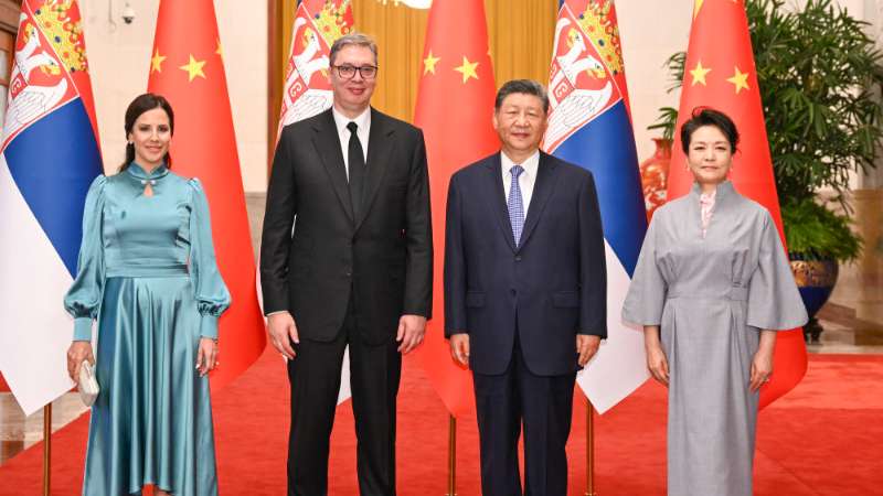 习近平同塞尔维亚总统武契奇举行会谈