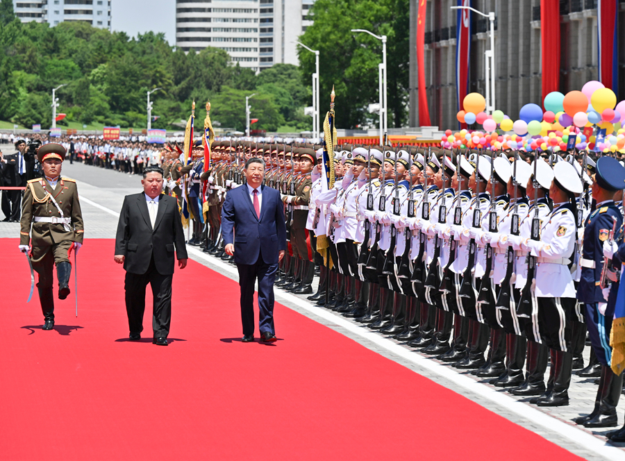 习近平出席金正恩举行的欢迎仪式